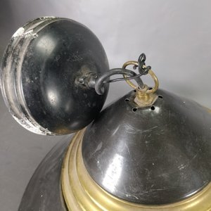 Colgante de Techo Metálico con Tres Luces y Detalles Dorados - imagen 3