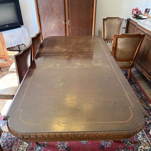 Juego de Comedor Clásico: Mesa y 6 Sillas de Madera con Incrustaciones y Tapizado de Cuero - imagen 6