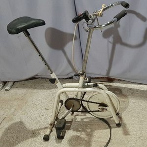 Lote siguiente: Bicicleta Fija Blanca para Ejercicio