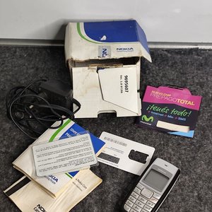 Teléfono Celular Nokia 1100 con Caja y Cargador Original - imagen 1
