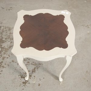 Mesita de Sala Francesa Estilo Luis XV Pintada y Lustrada - imagen 2