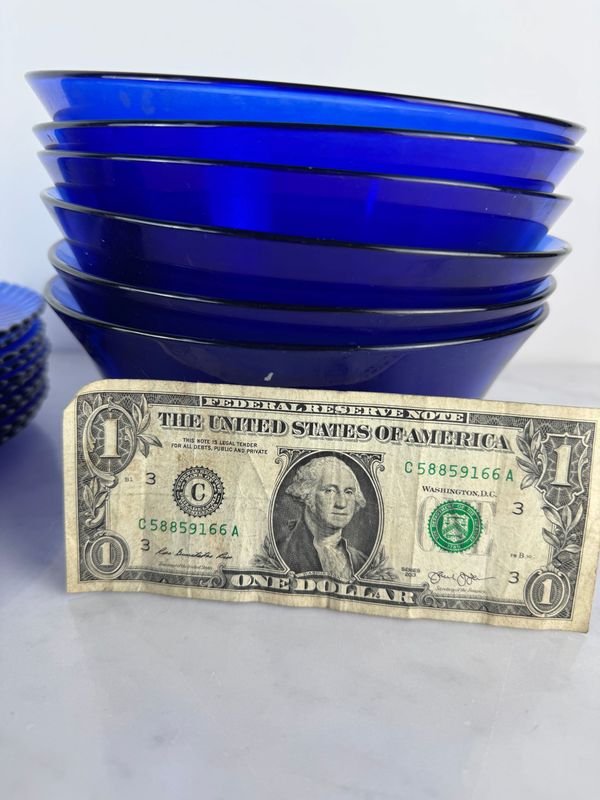 Platos y bowls en vidrio azul de buena calidad - imagen 9