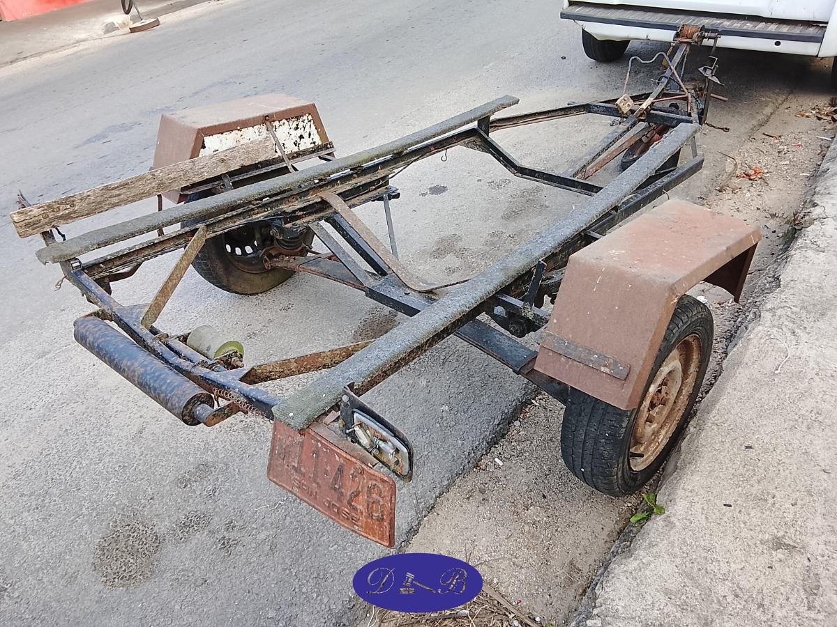 Trailer de Carga Metálico con Ruedas y Soporte