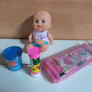 Lote siguiente: Set de Juguetes: Muñeca Bebé, Masa y Burbujas