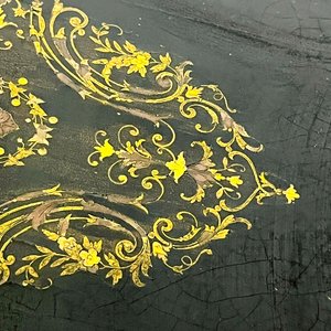Mesa Napoleón III Ebonizada con Bronce y Cajón - imagen 3