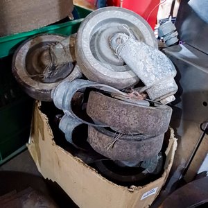 Lote siguiente: Lote de 12 Ruedas de Goma para Carros y Muebles