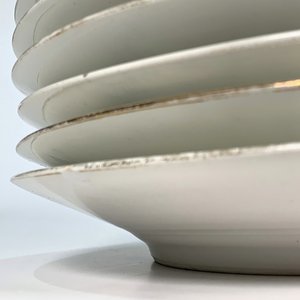 Doce Platos Llanos de Porcelana Bavaria para Postre, Blancos con Flores y Borde Dorado - imagen 2