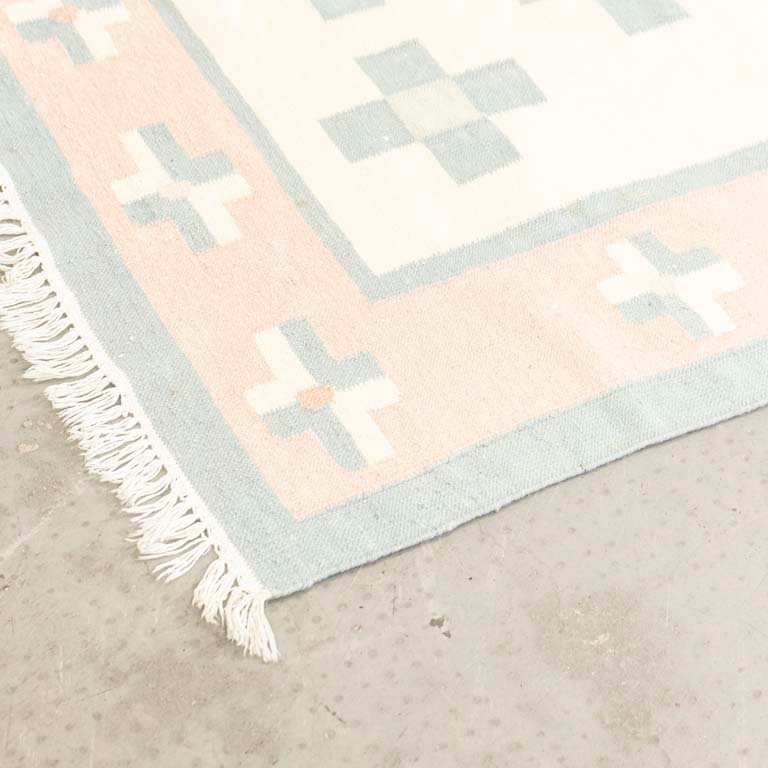 Gran alfombra kilim en tonos celeste, marfíl y salmón - imagen 2