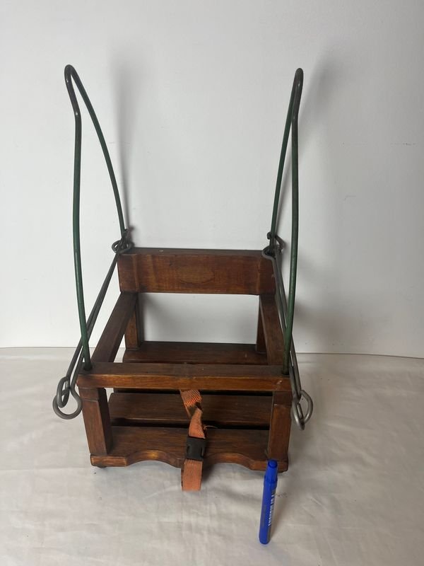 Hamaca de madera con diseño antiguo y detalles artesanales - imagen 2