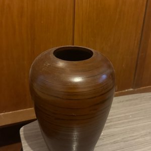 Lote siguiente: Maceta de madera estilo oriental