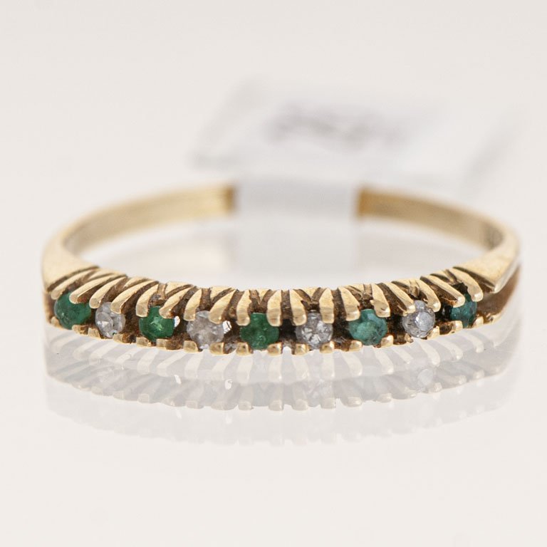 Lote siguiente: Anillo de oro con esmeraldas y brillantes