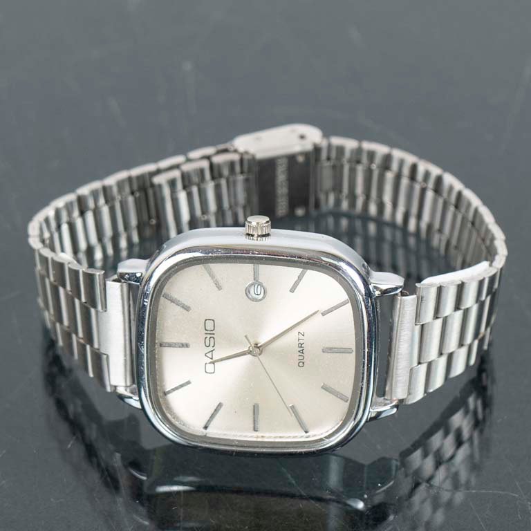 Reloj Casio con calendario y malla de acero japonés - imagen 1
