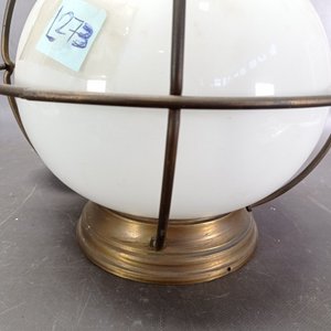 Colgante Estilo Náutico Globo Opalina con Jaula Bronce - imagen 4