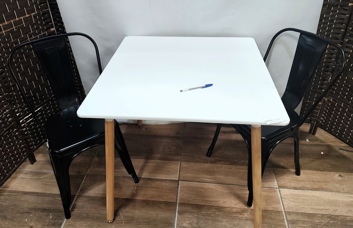 JUEGO DESAYUNADOR MESA EAMES 80X80CM. + 2 SILLAS TOLIX ALTO TRANSITO NEGRAS - Descubre la comodidad y el estilo en este juego de mesa y sillas diseñadas por Charles y Ray Eames. - imagen 3