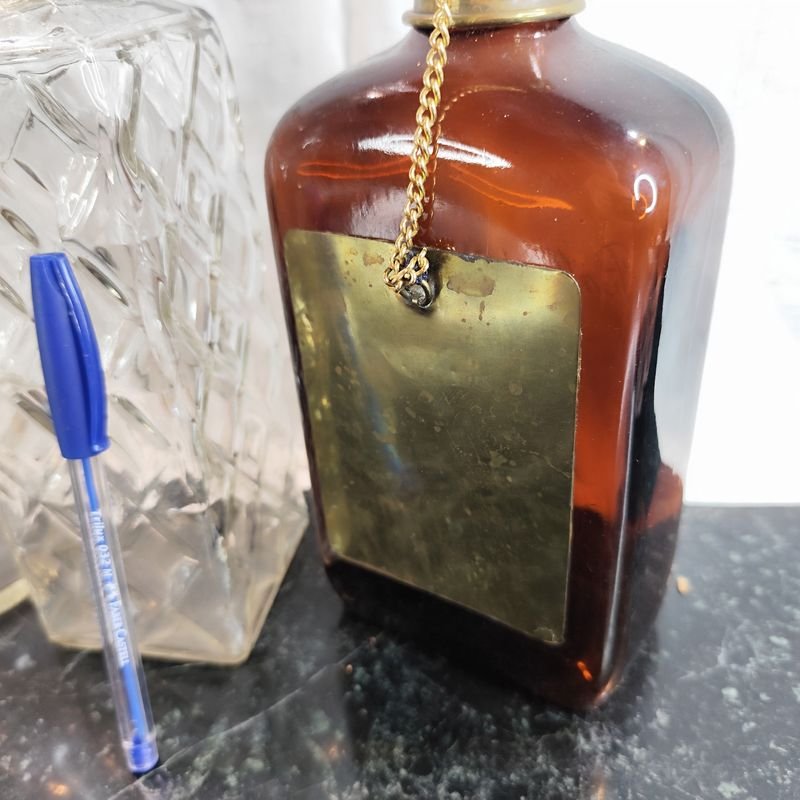 Botellas de whisky Ballantines en color ámbar con tapón de bronce y cadena - imagen 5