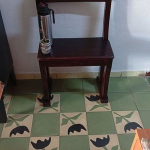 Lote anterior: Banco de Madera Dura con Respaldo Firme
