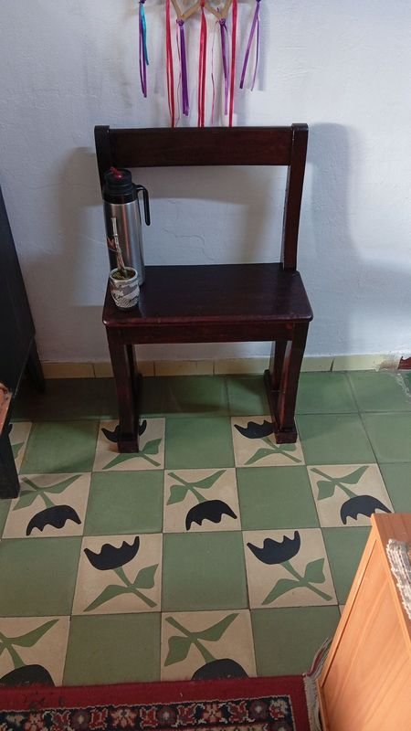 Banco de Madera Dura con Respaldo Firme