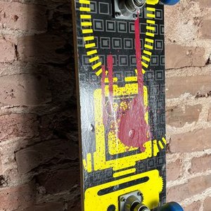 Patineta Sportrunner con Diseño Gráfico y Ruedas Azules - imagen 5