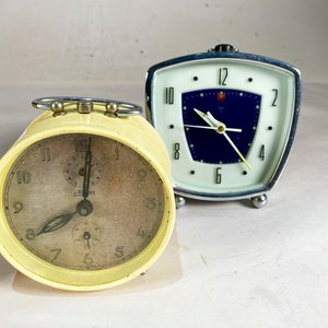 Lote de Cuatro Relojes Despertadores Antiguos - imagen 2