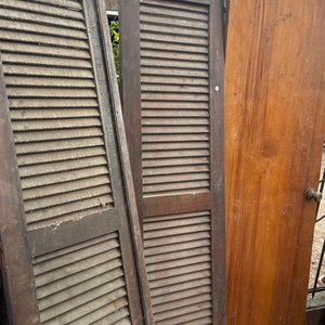 Lote siguiente: Postigos y puerta 