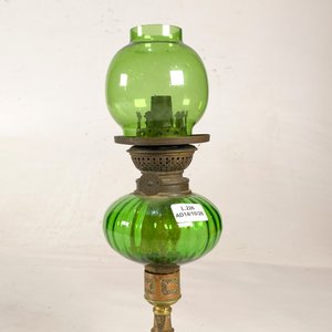 Antiguo Farol de Aceite con Tulipa Verde y Base Decorada - imagen 3