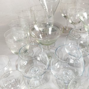 Variedad de Copas de Cristal Hialino con Grabados - imagen 3