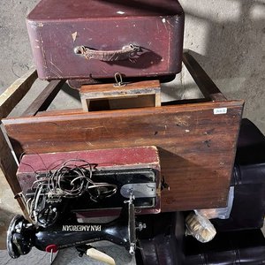 Máquina de Coser Eléctrica Pan American con Mueble y Silla - imagen 3