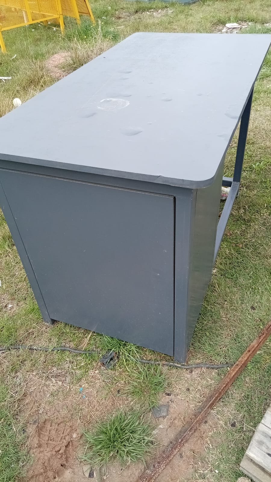 Mesa de Trabajo Gris Metálica