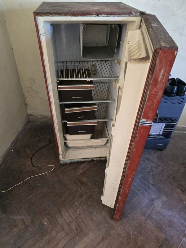 Heladera antigua para repuesto o museo - imagen 2