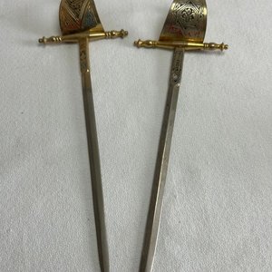 Dos Abrecartas Estilo Espada Española con Detalles Dorados - imagen 3