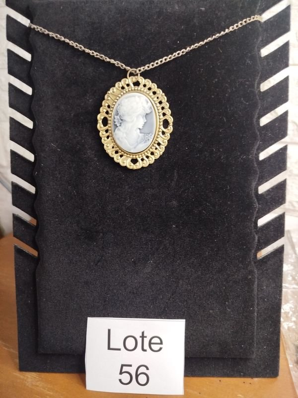 Collar Estilo Camafeo Vintage con Detalles en Bronce