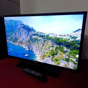 Televisor Samsung LED 32" HD Modelo UN32FH4005G con Control Remoto - imagen 1