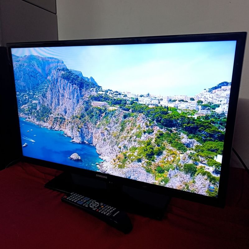 Televisor Samsung LED 32" HD Modelo UN32FH4005G con Control Remoto