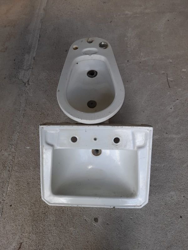 Bidet y palangana de porcelana