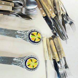 Lote de Cubiertos y Utensilios de Servir: Madera, Peltre y Acero Inoxidable - imagen 4