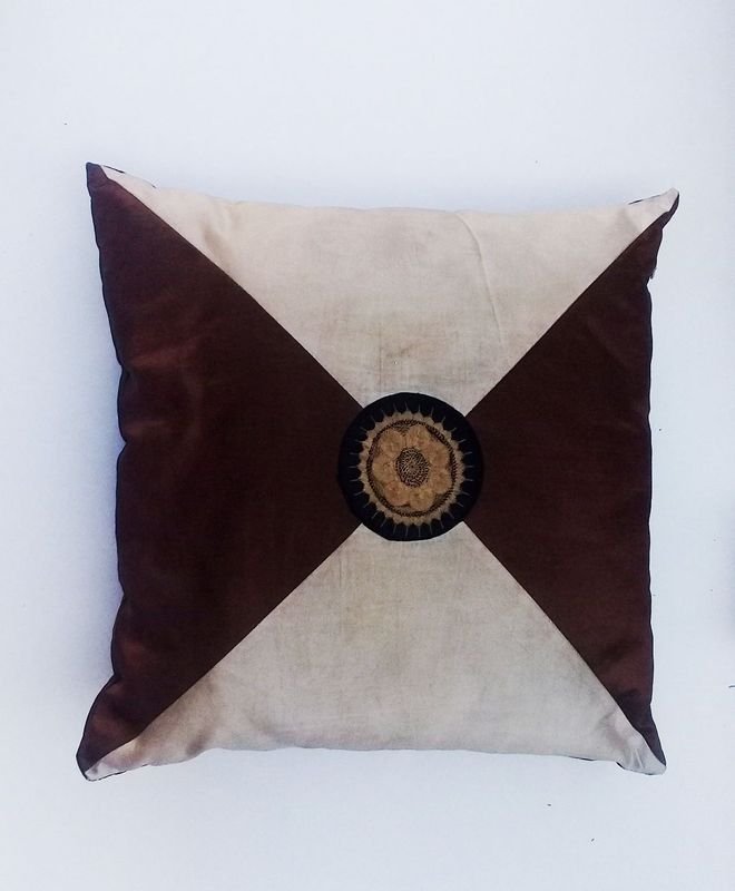 Lote anterior: Almohadón con diseño decorativo