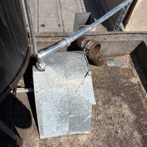 Tanque de Agua Cónico Nueva Era 1000 Lts con Base Metálica y Bomba de Agua - imagen 4