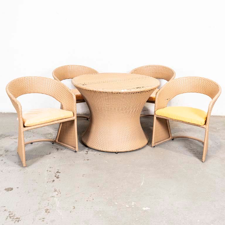 Lote anterior: Mesa de jardín y cuatro sillones en fibras sintéticas