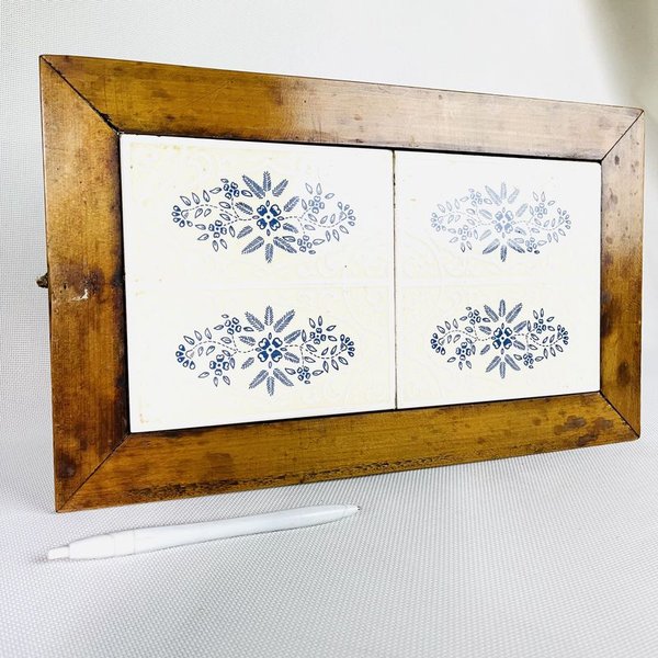 Antigua fuente de madera con azulejos y arabescos - imagen 2