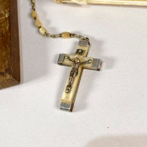Misal, Rosario y Crucifijo de Madera y Bronce - imagen 2