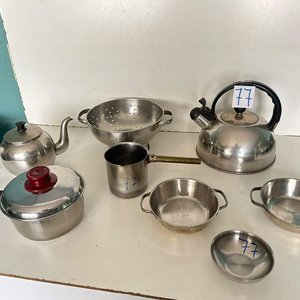 Set de Cocina Acero Inoxidable: 2 Calderas, Olla con Mango, Colador y 2 Mini Sartenes - imagen 2