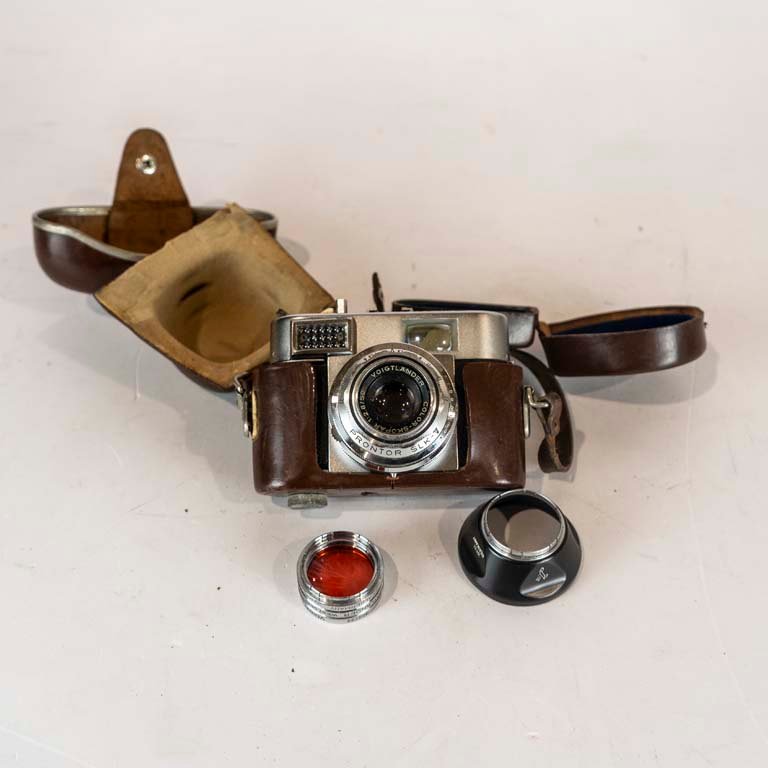 Lote anterior: Cámara de fotos Voigtlander con estuche