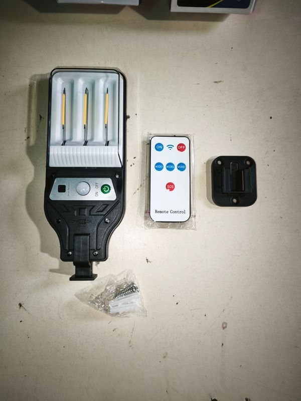 2 Focos Solares con Sensor y Control Remoto