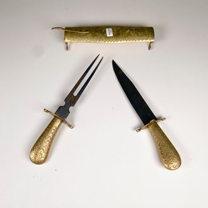 Juego de Cuchillo y Tenedor con Estuche de Bronce Cincelado Floral - imagen 2