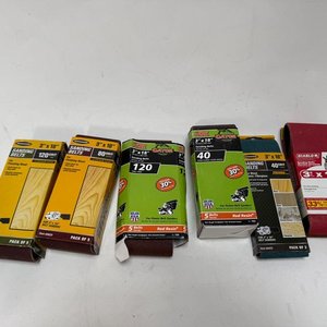 Lote siguiente: Lote de lijas para banda de diferentes granos