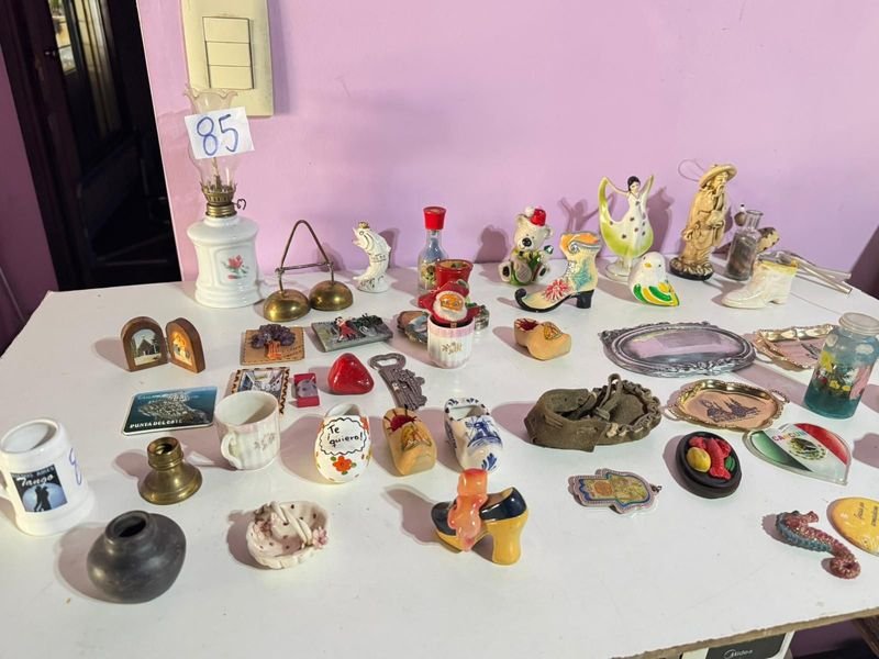 Lote anterior: Adornos Varios Antiguos: Ceniceros, Botas y Gauchos