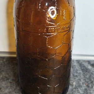 Botella Antigua Vidrio Labrado Ámbar Industria Uruguaya 1 Litro - imagen 2