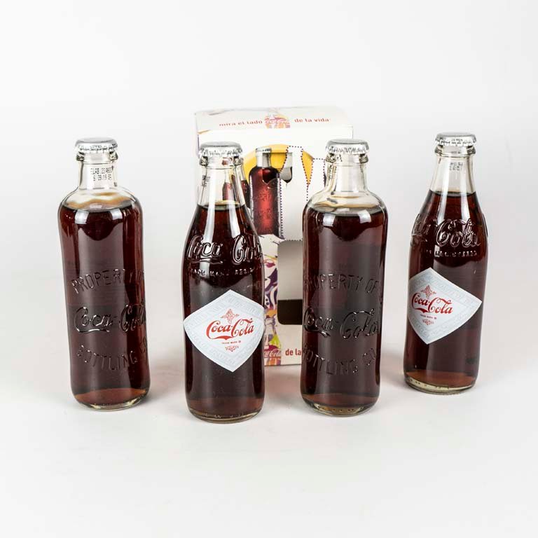 Set de botellas de retro de Coca Cola en su caja original - imagen 2
