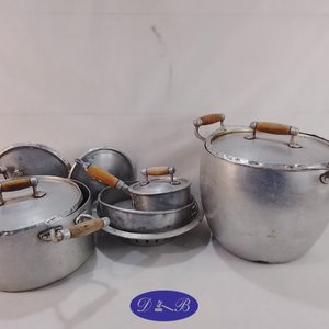 Lote anterior: Lote de Ollas y Cacerolas de Aluminio con Mangos de Madera