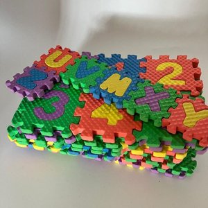 Piso Didáctico de Goma Eva con Letras y Números Encastrables - imagen 2